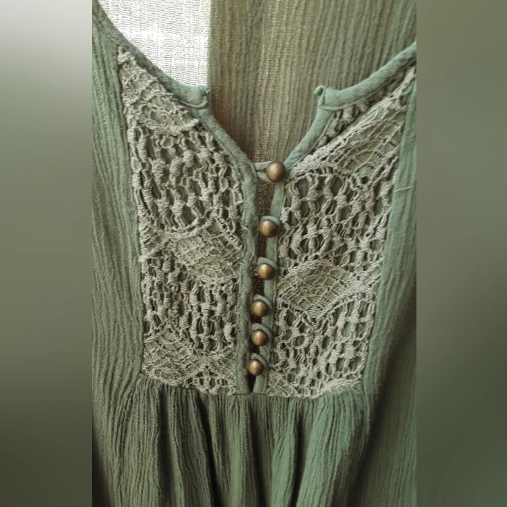 Top - Picture 2 of 4